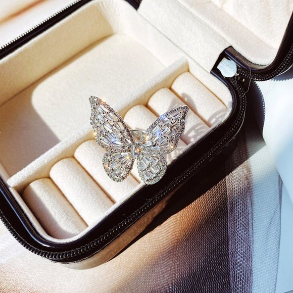 *NEW Huge 18K White Gold Diamond Butterfly Ring - Picture 9 of 9